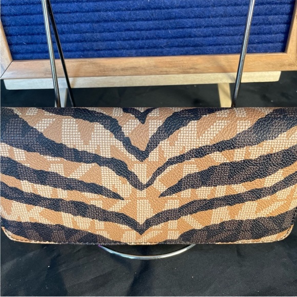 EUC Rare Michael Kors Gold & Black Tiger Strip Wallet - Picture 3 of 6